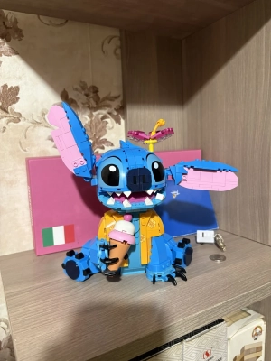 8344259-large-review-sidyachiy-stich-3d.webp