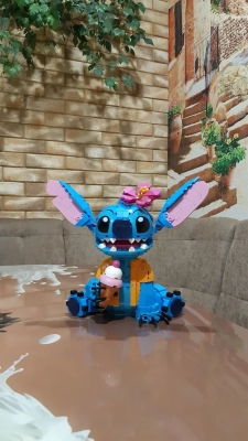 8344265-large-review-sidyachiy-stich-3d.webp
